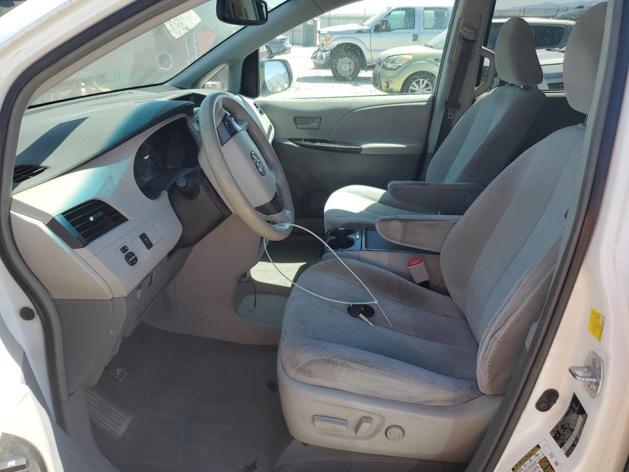 2011 Toyota Sienna Le - Фото 7