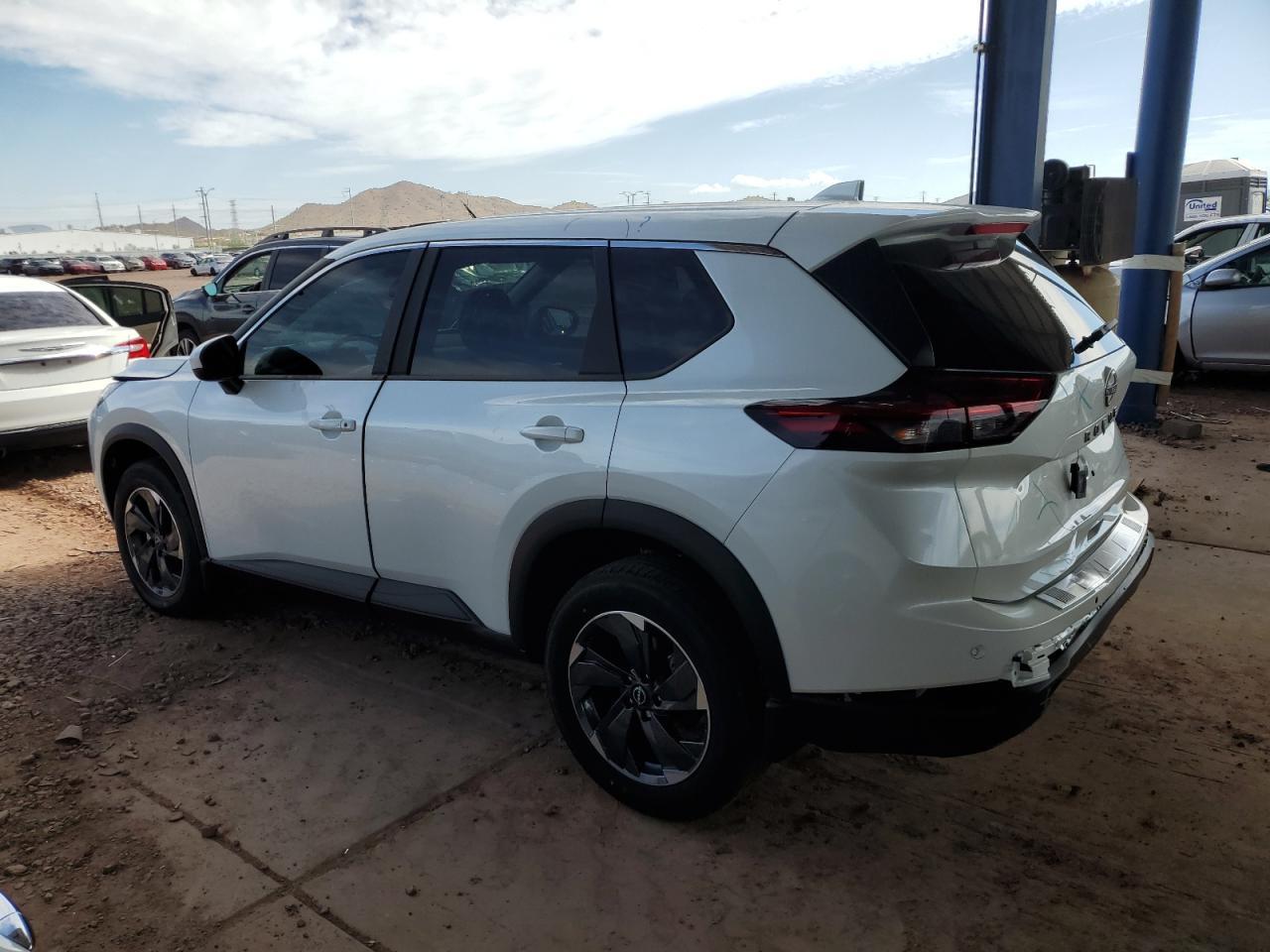 2025 Nissan Rouge - Image 2