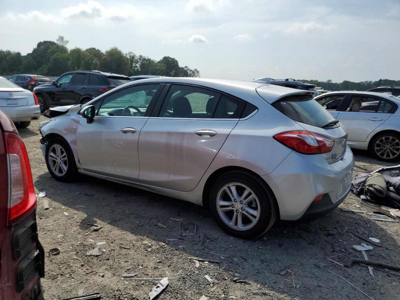 2017 Chevrolet Cruze Lt - Image 2