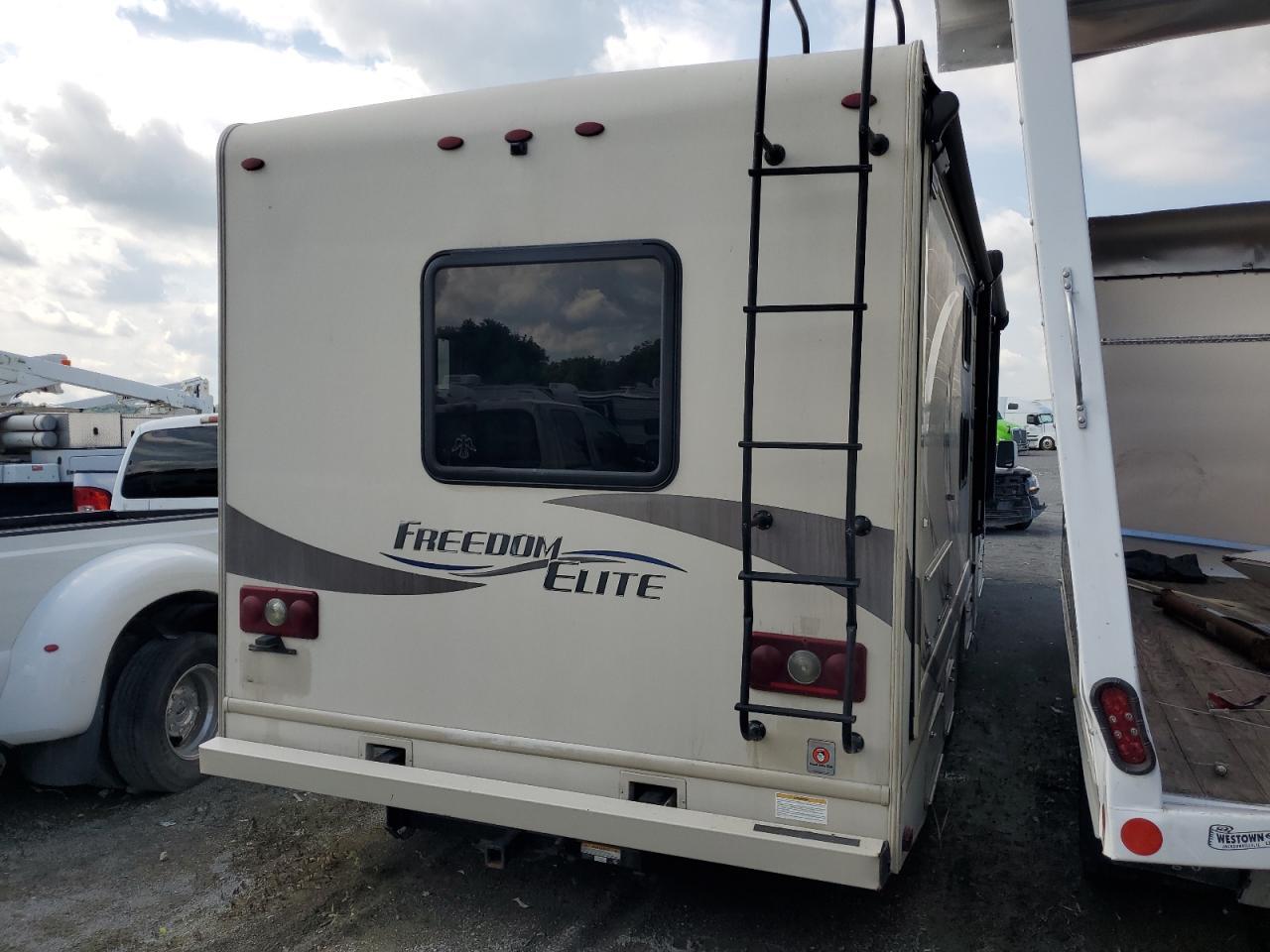 2017 Ford Econoline E450 Super Duty Cutaway Van - Фото 4