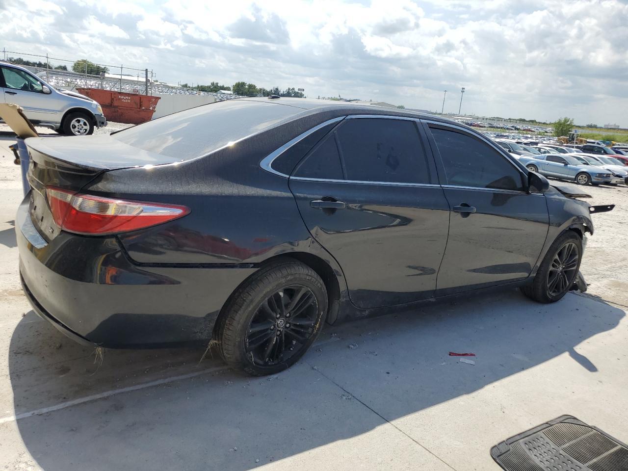2017 Toyota Camry Le - Image 3