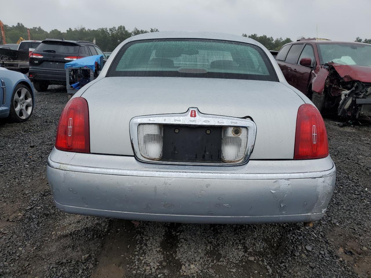 2001 Lincoln Town Car Signature - Image 6