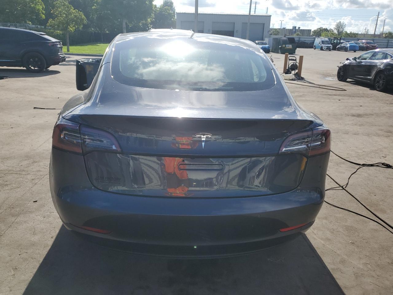 2018 Tesla Model 3 - Фото 6