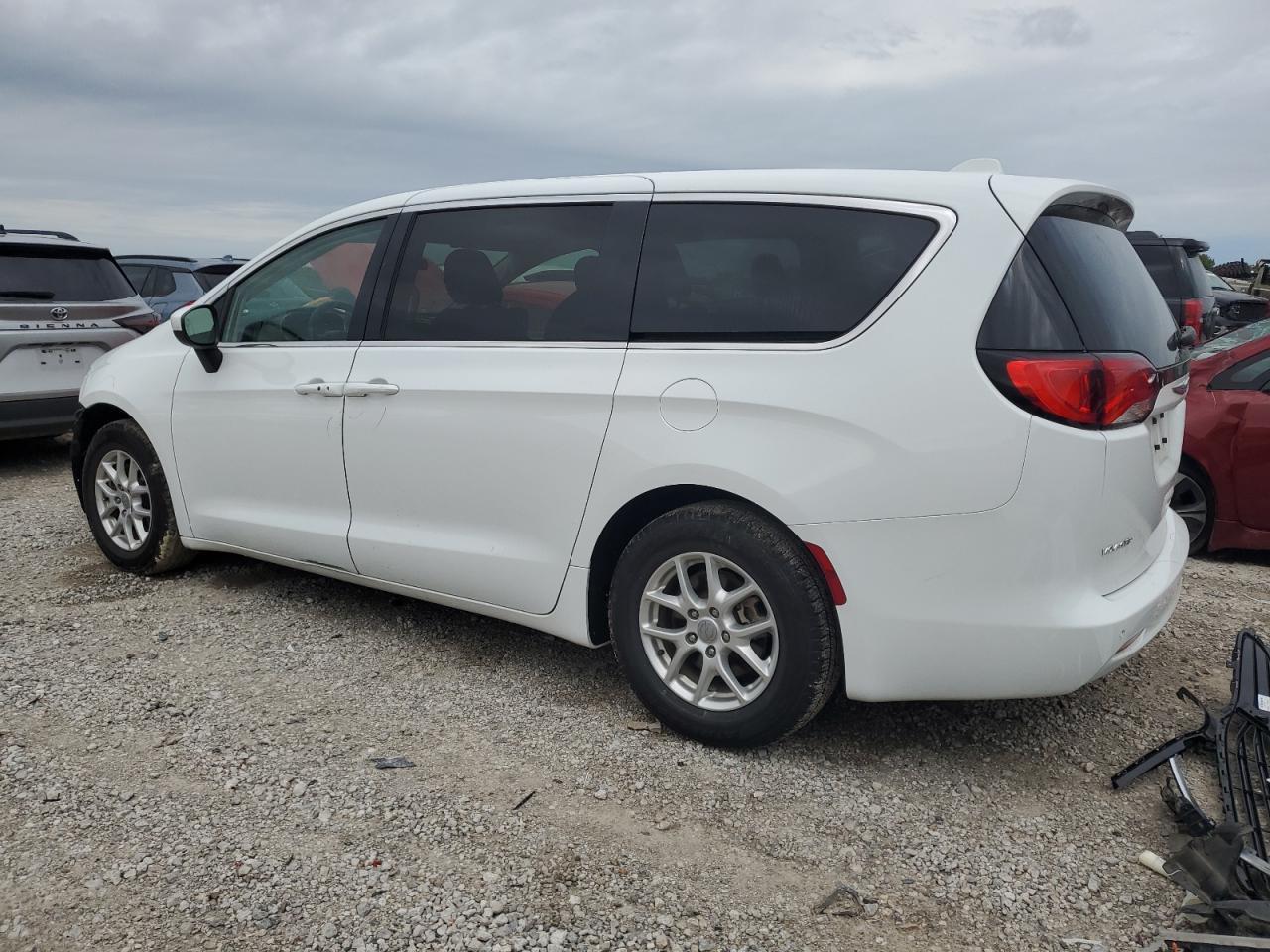 2020 Chrysler Voyager Lx - Фото 2