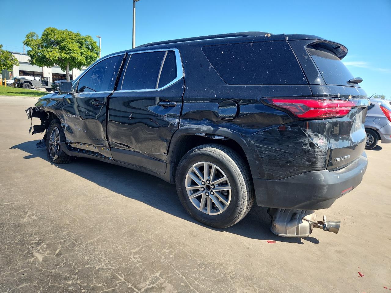 2023 Chevrolet Traverse Lt - Image 2