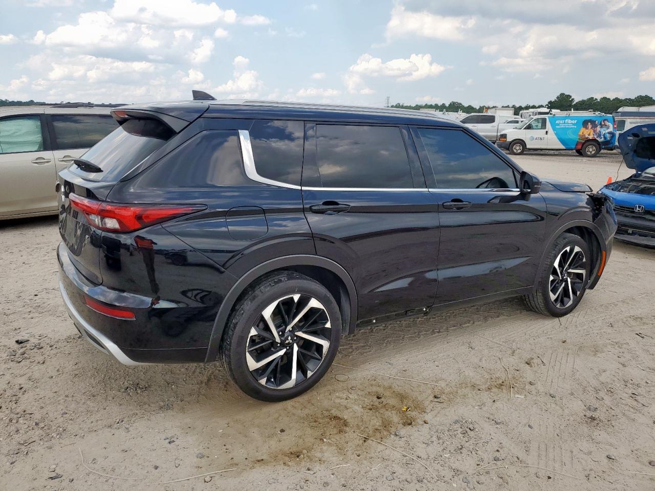 2022 Mitsubishi Outlander Sel - Фото 3