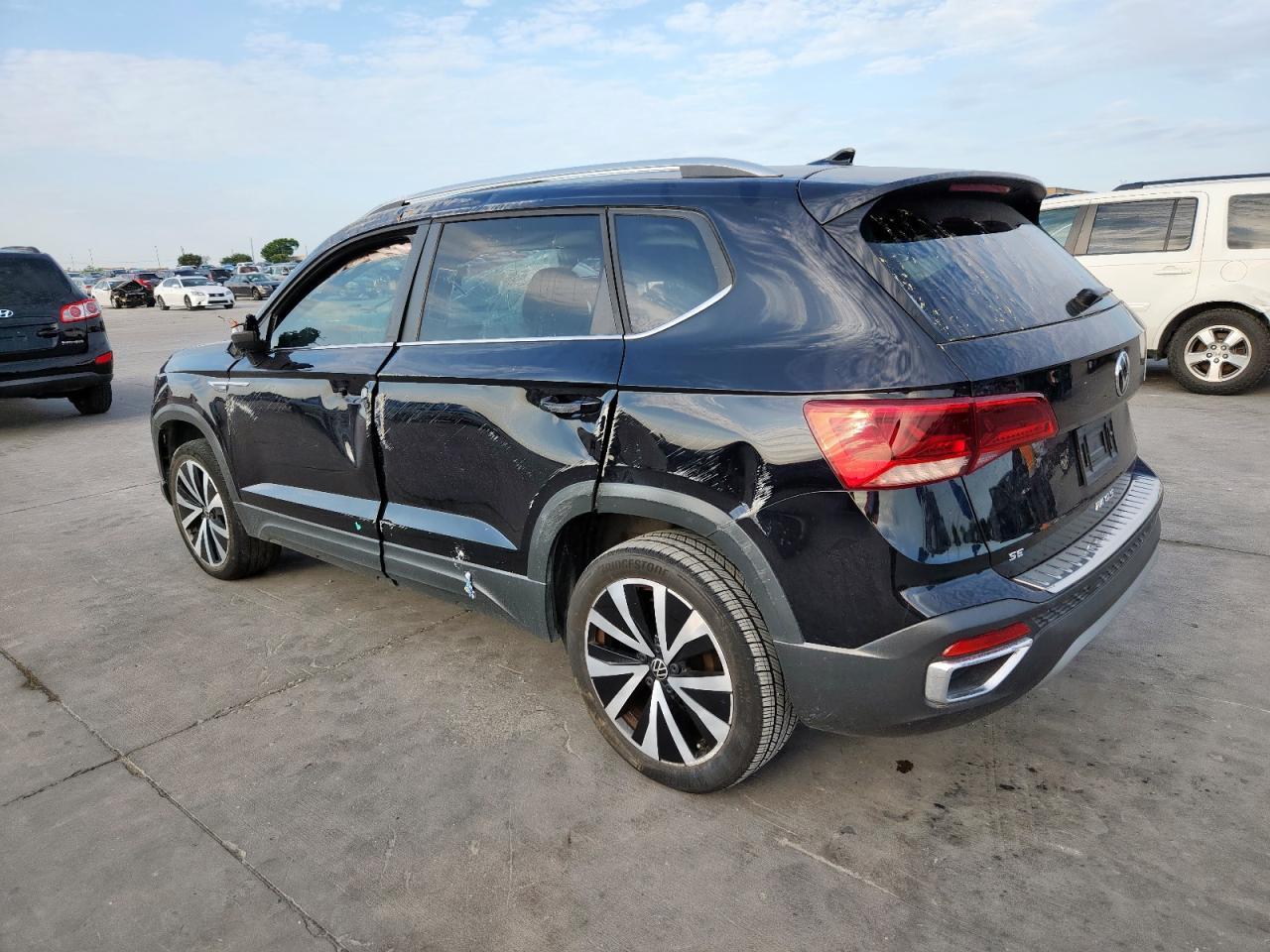 2023 Volkswagen Taos Se - Image 2