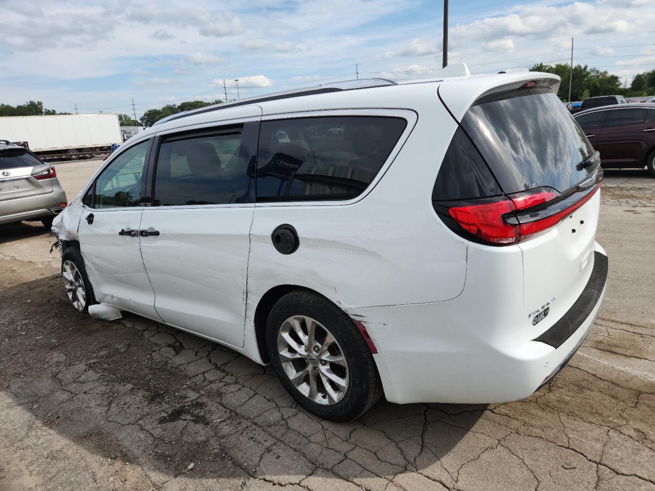 2021 Chrysler Pacifica Touring L - Фото 2