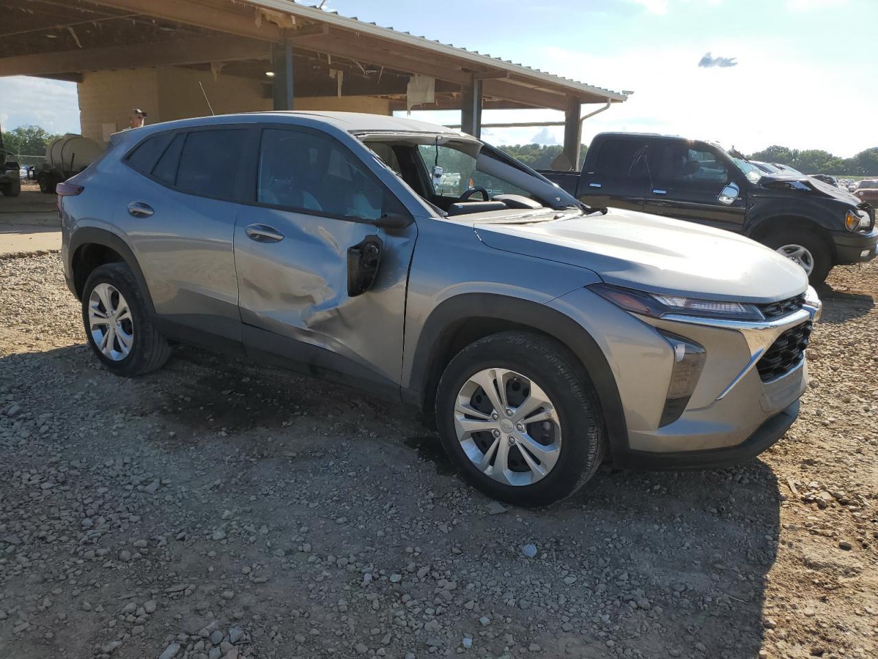 2024 Chevrolet Trax Ls - Image 4