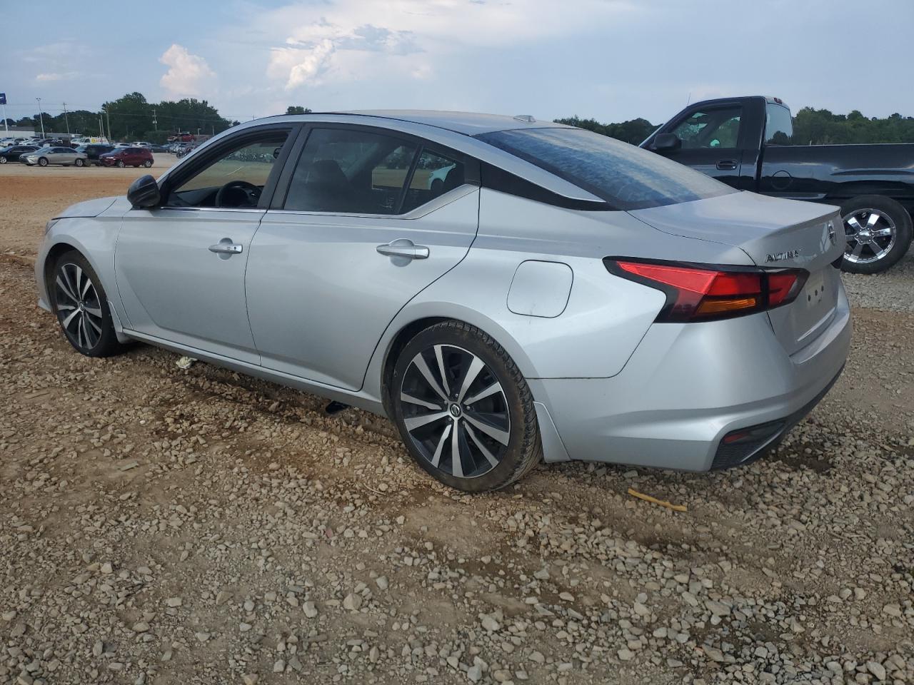 2019 Nissan Altima Sr - Фото 2