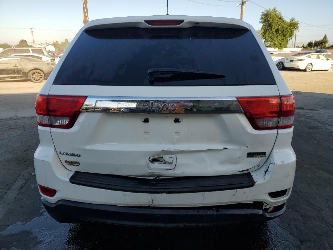 2011 Jeep Grand Cherokee Laredo - Image 6