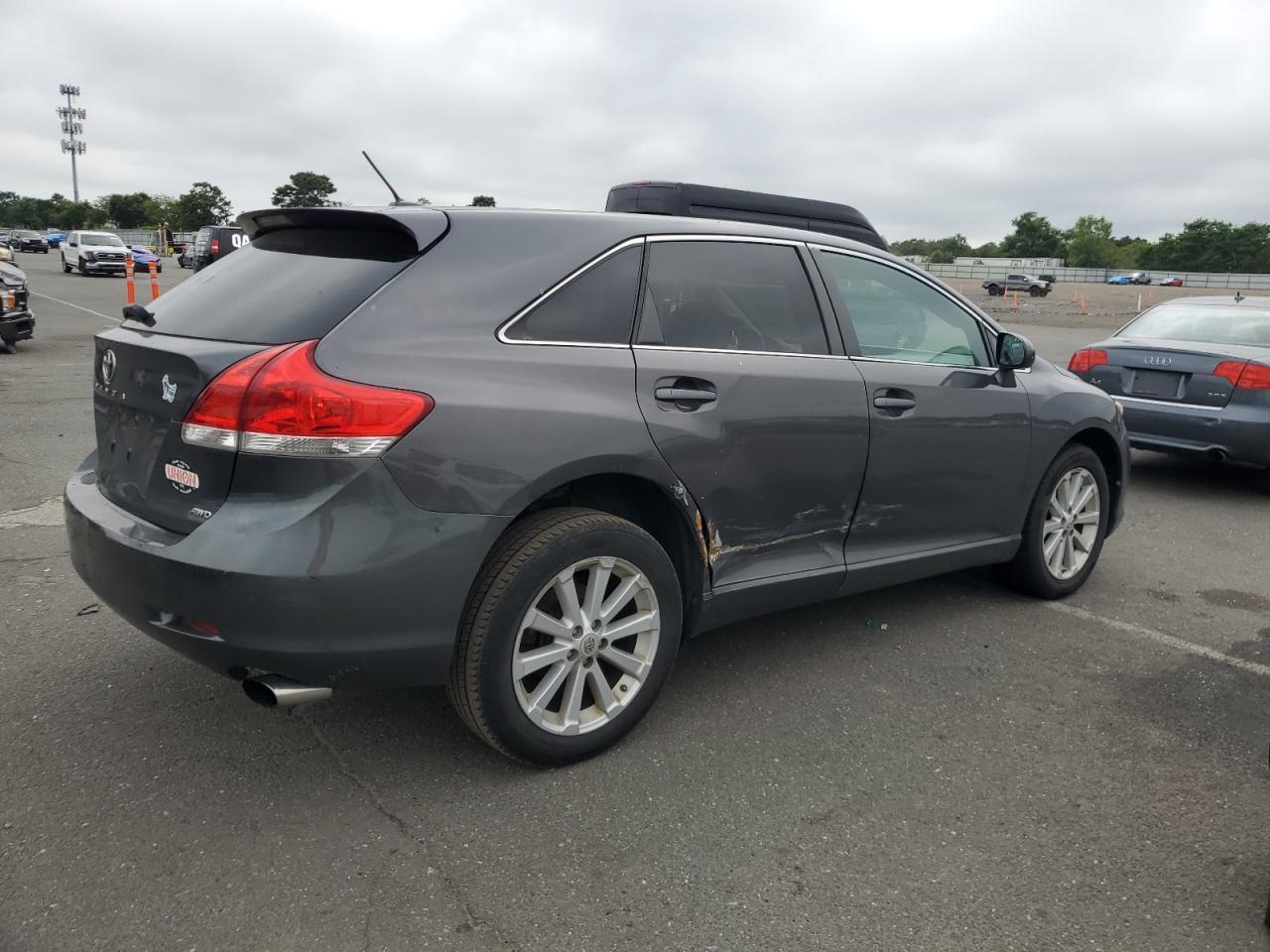 2010 Toyota Venza - Image 3
