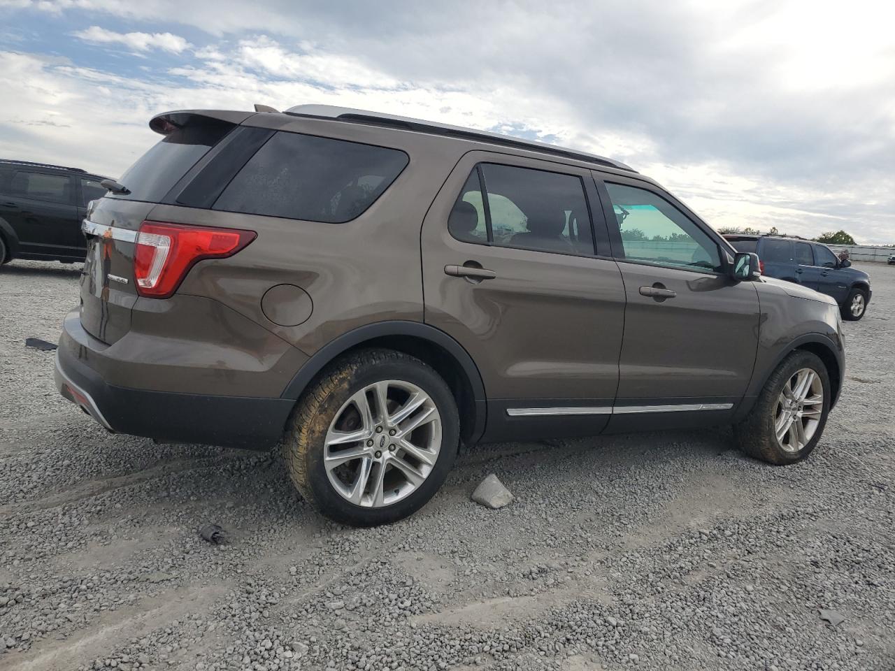 2016 Ford Explorer Xlt - Фото 3