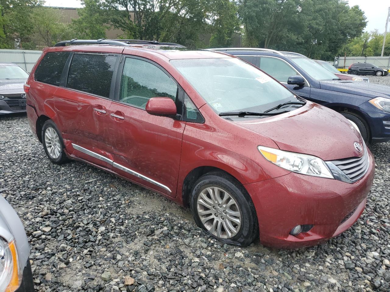 2016 Toyota Sienna Xle - Image 4