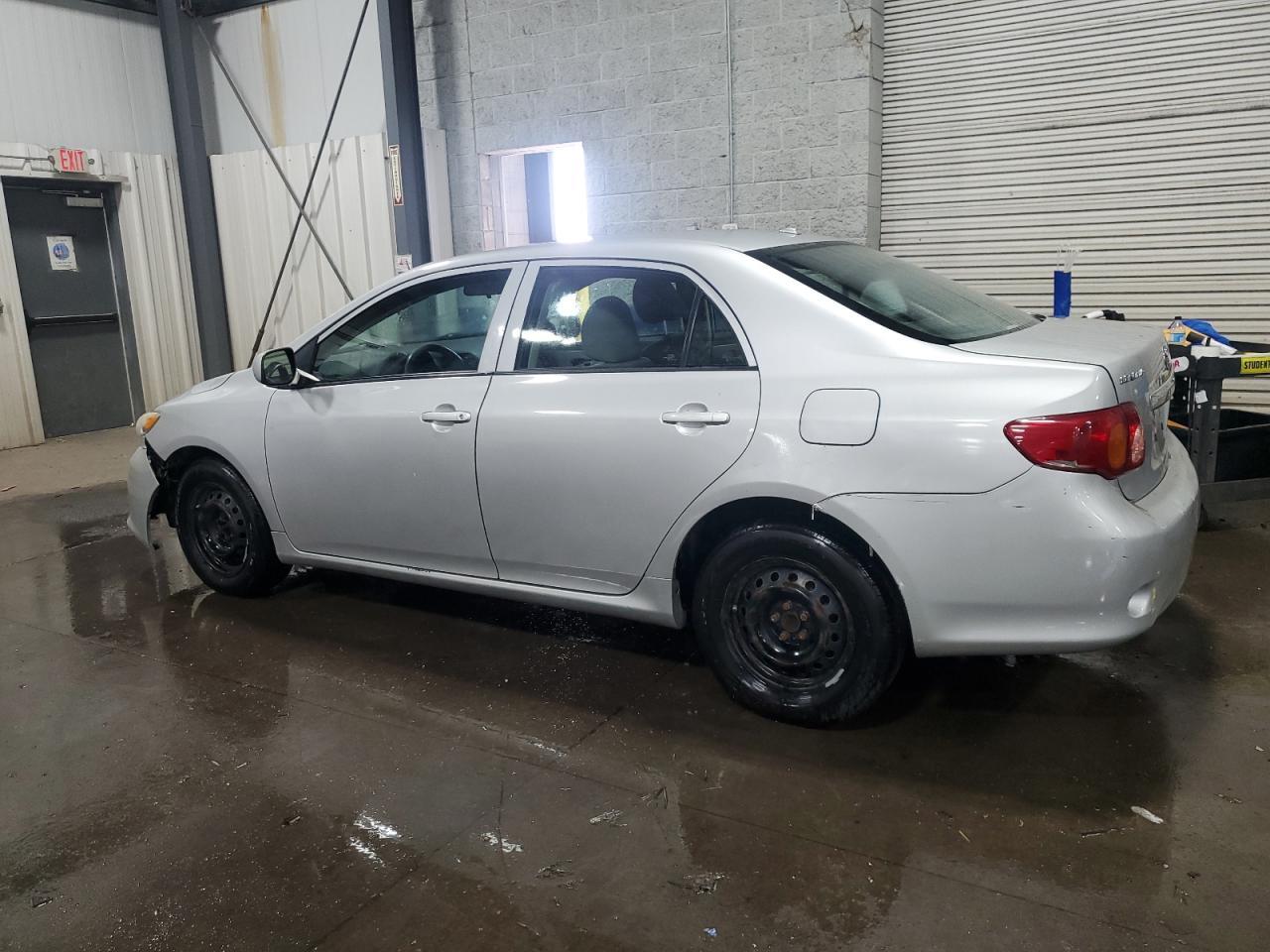 2010 Toyota Corolla Base - Фото 2