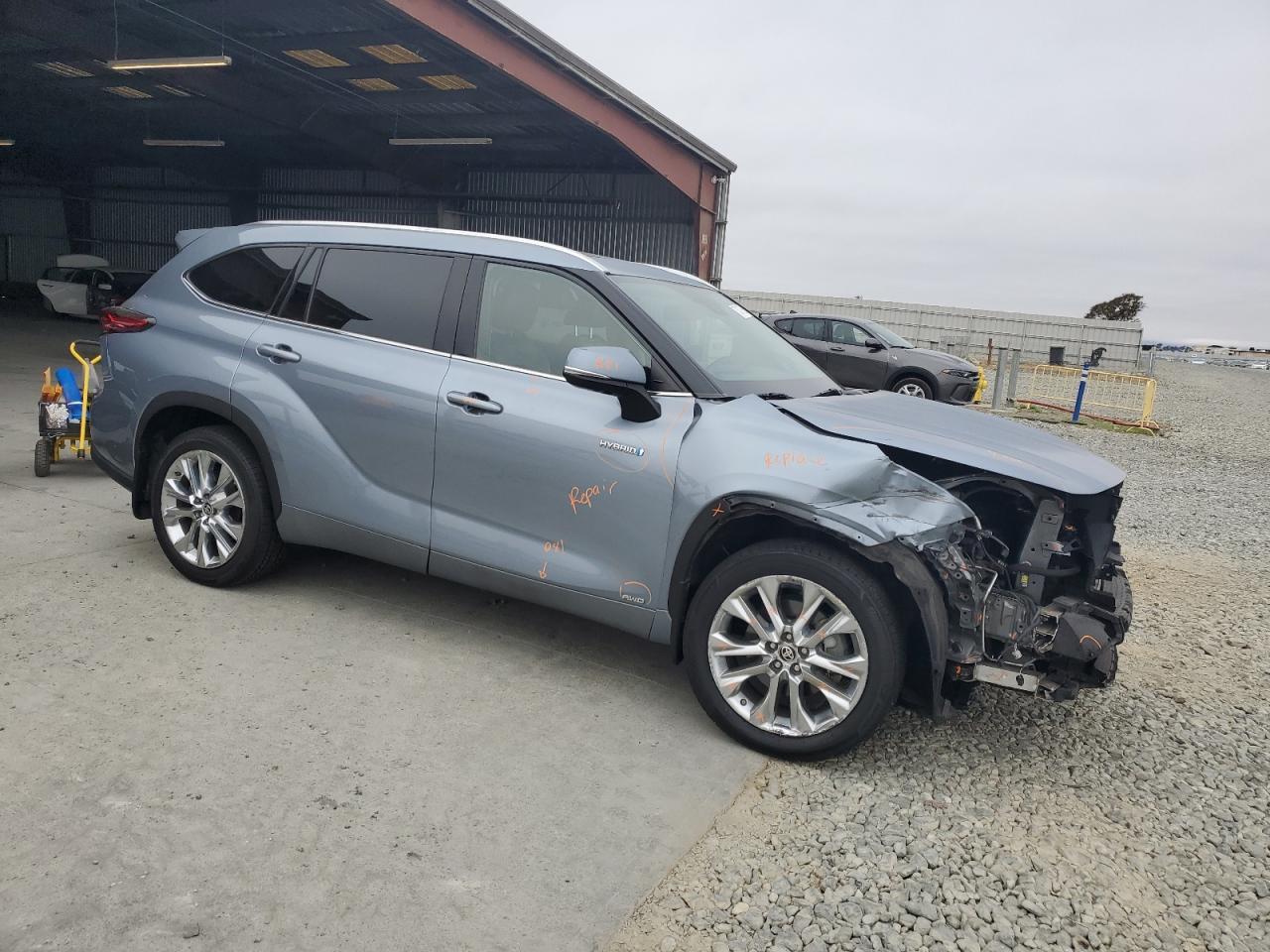 2021 Toyota Highlander Hybrid Limited - Image 4