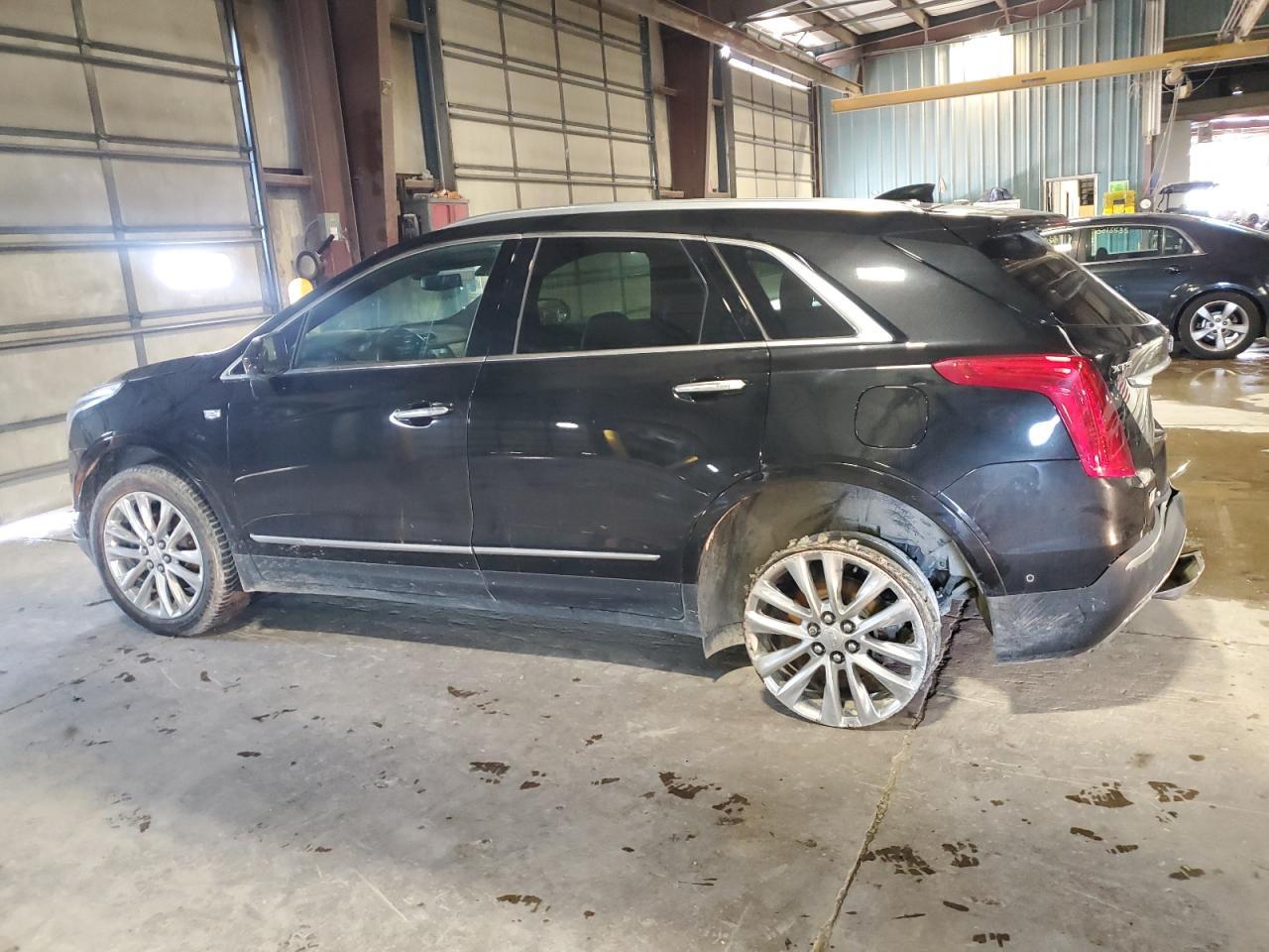 2019 Cadillac Xt5 Platinum - Фото 2