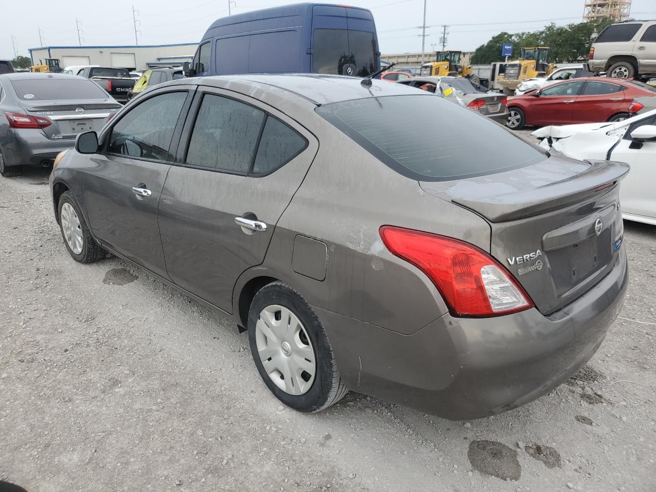 2014 Nissan Versa S - Image 2