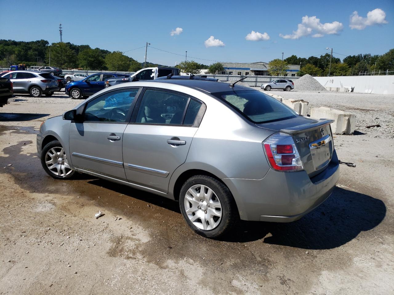 2012 Nissan Sentra 2.0 - Фото 2