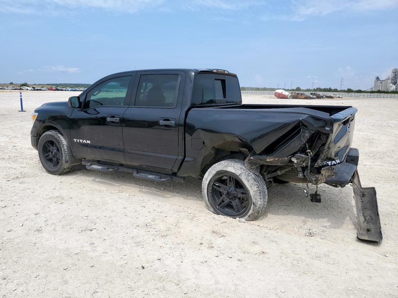 2020 Nissan Titan S - Фото 2