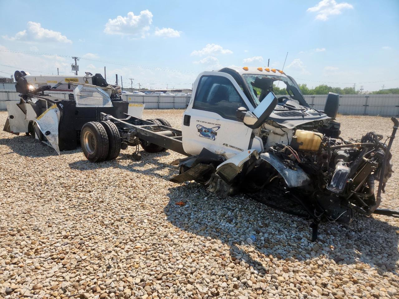 2019 Ford F750 Super Duty - Image 4
