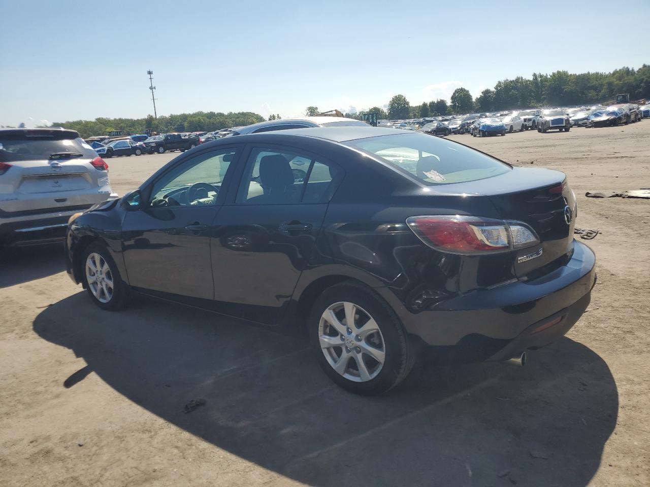 2010 Mazda 3 I - Image 2