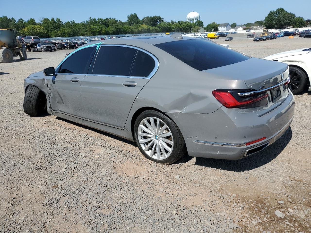 2022 BMW 740 Xi - Image 2