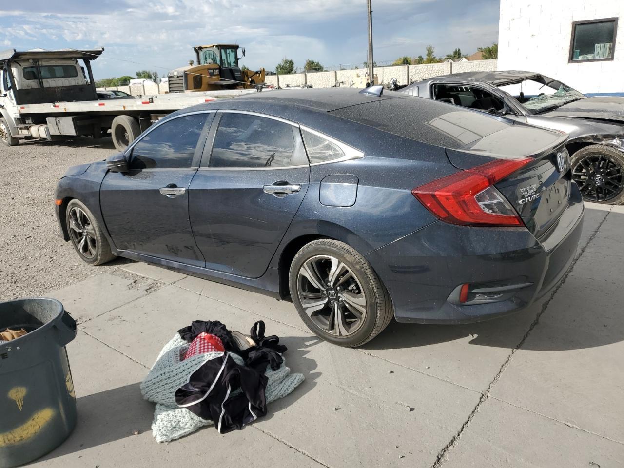 2016 Honda Civic Touring - Фото 2