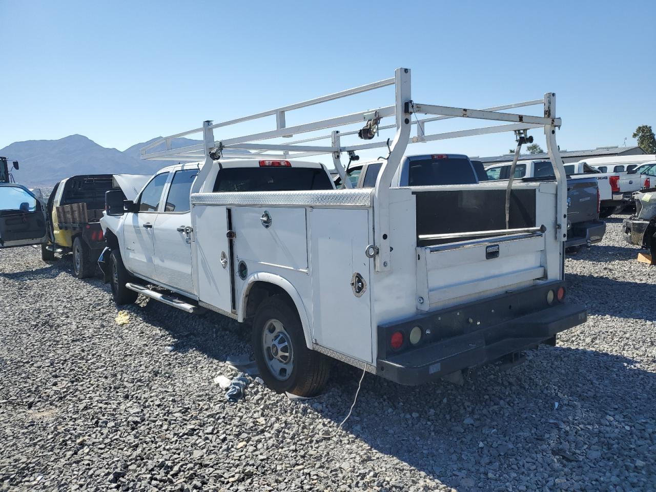 2015 Chevrolet Silverado C2500 Heavy Duty - Фото 2