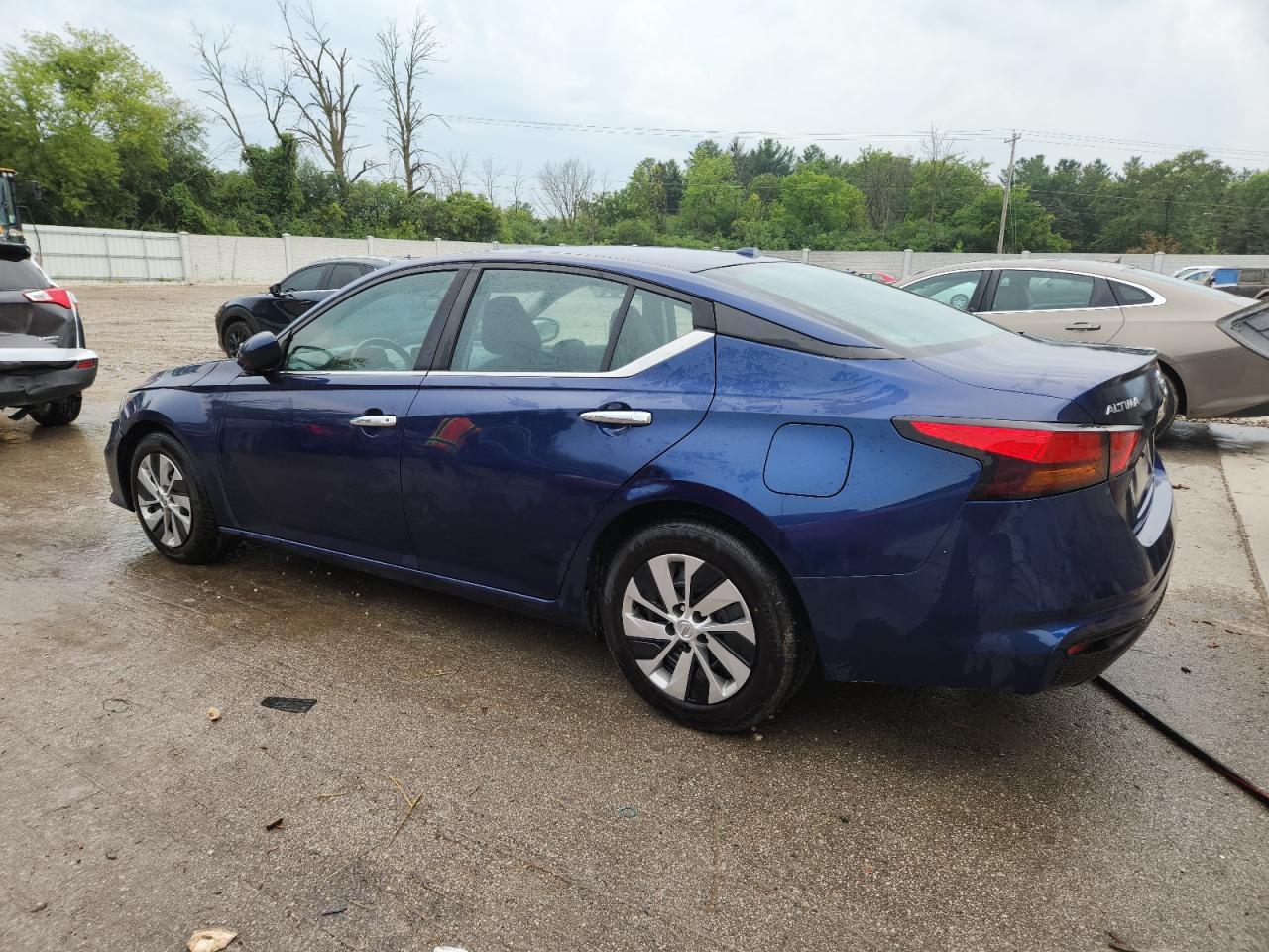 2020 Nissan Altima S - Фото 2