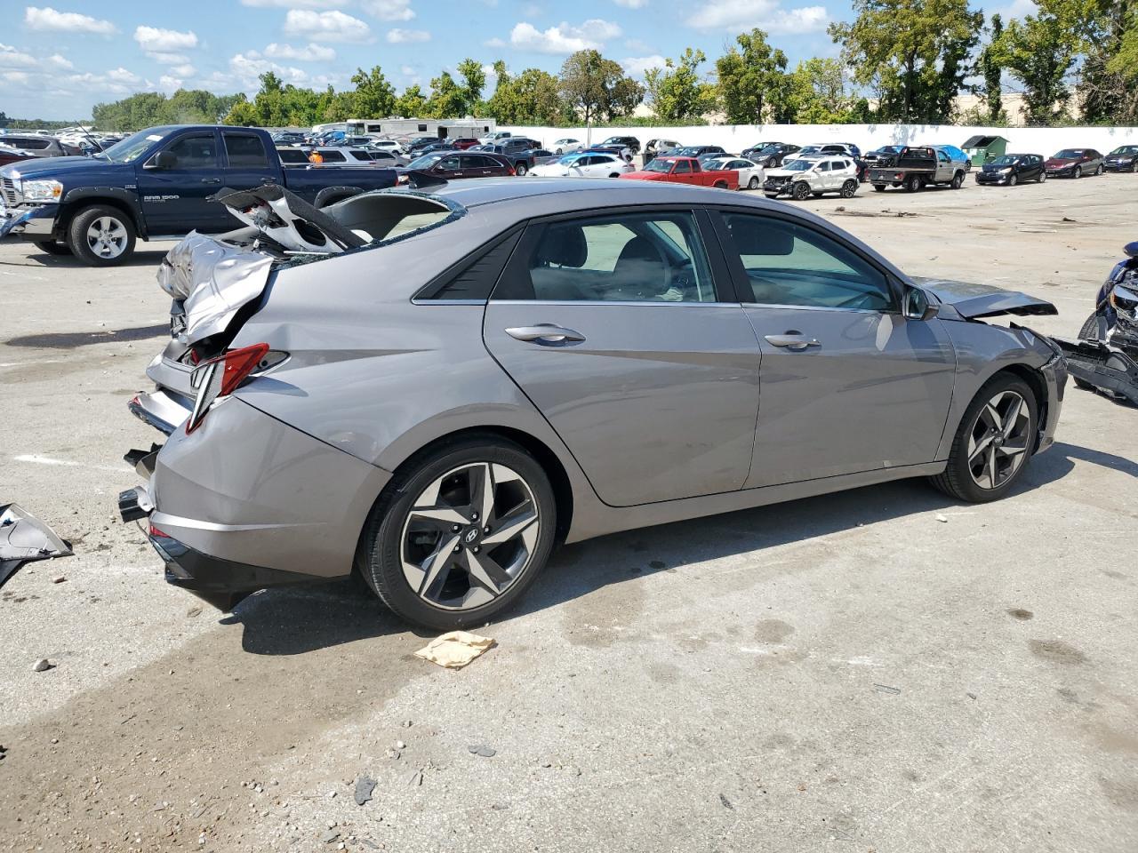 2022 Hyundai Elantra Limited - Image 3