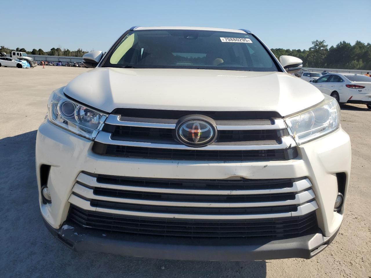 2018 Toyota Highlander Se - Image 5
