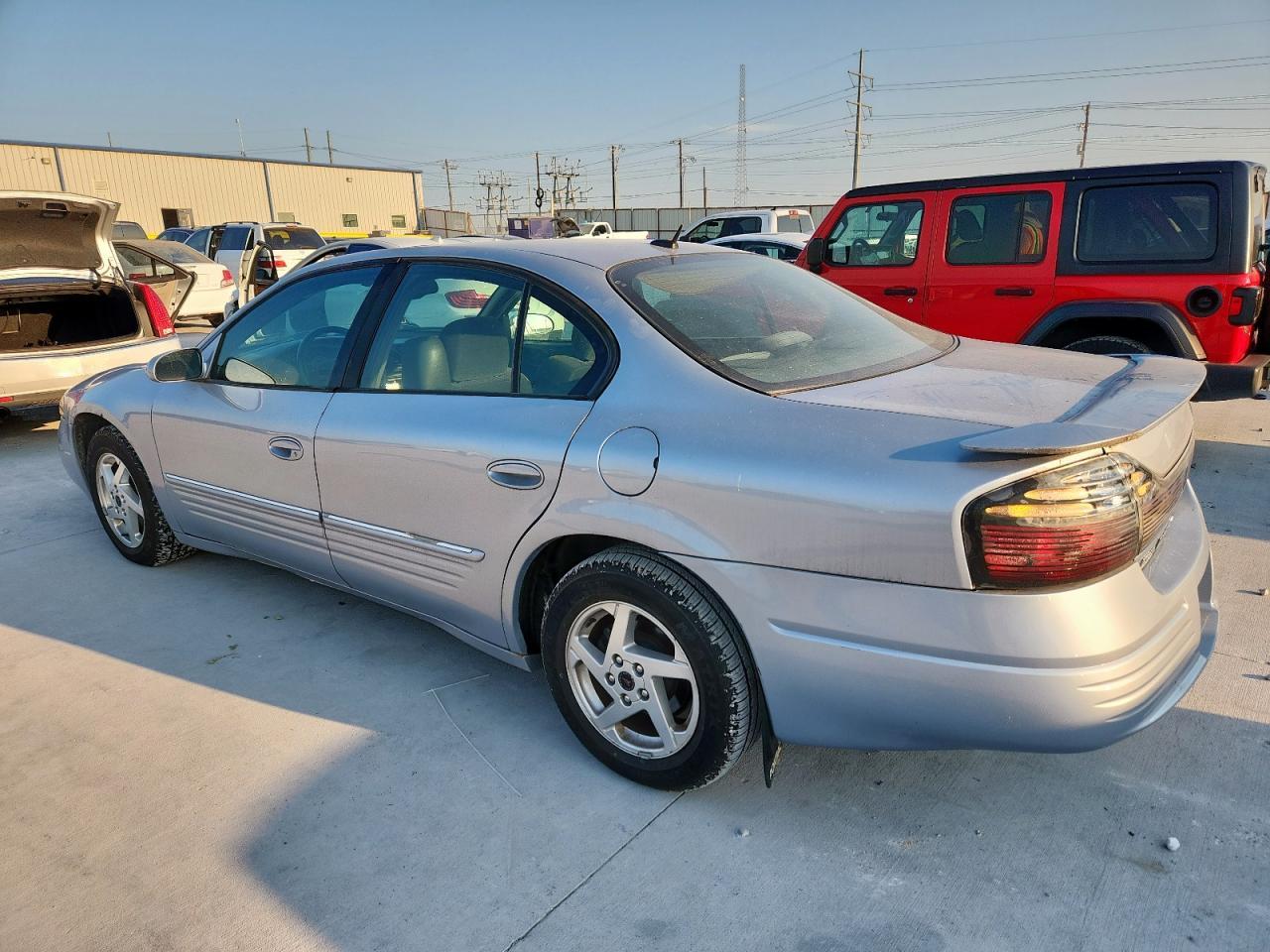 2005 Pontiac Bonneville Se - Фото 2