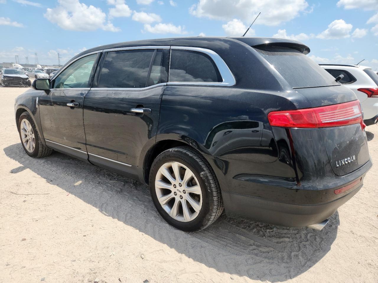 2019 Lincoln Mkt - Фото 2
