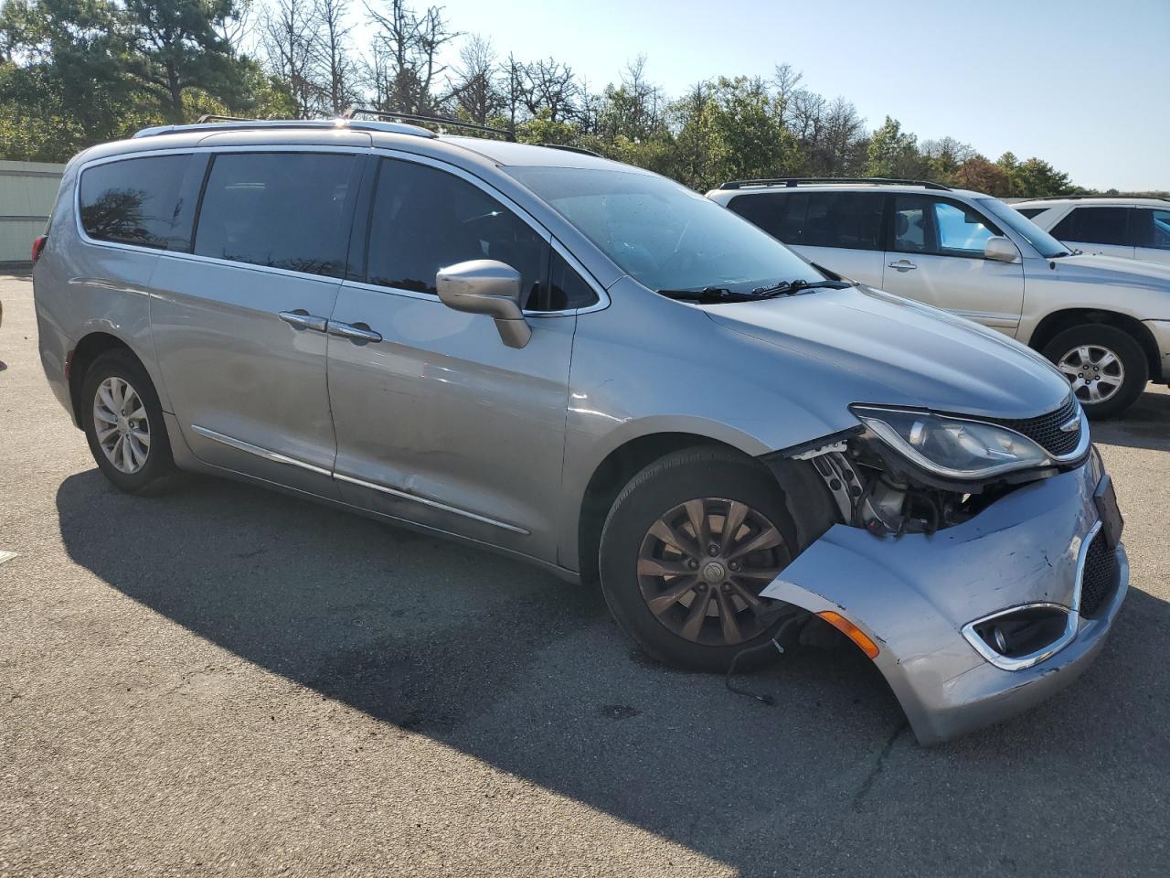 2019 Chrysler Pacifica Touring L - Image 4