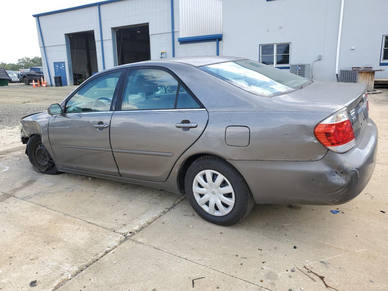 2005 Toyota Camry Le - Фото 2