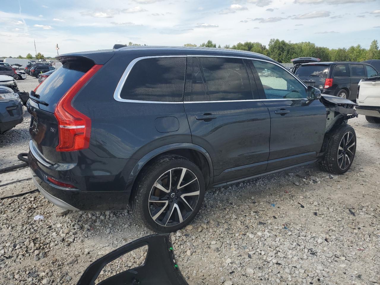 2022 Volvo Xc90 T6 Momentum - Image 3