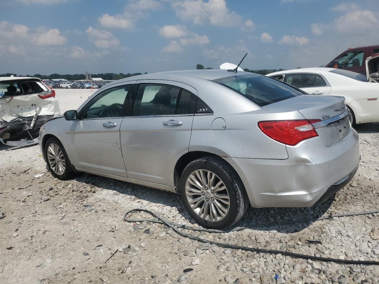 2012 Chrysler 200 Limited - Image 2