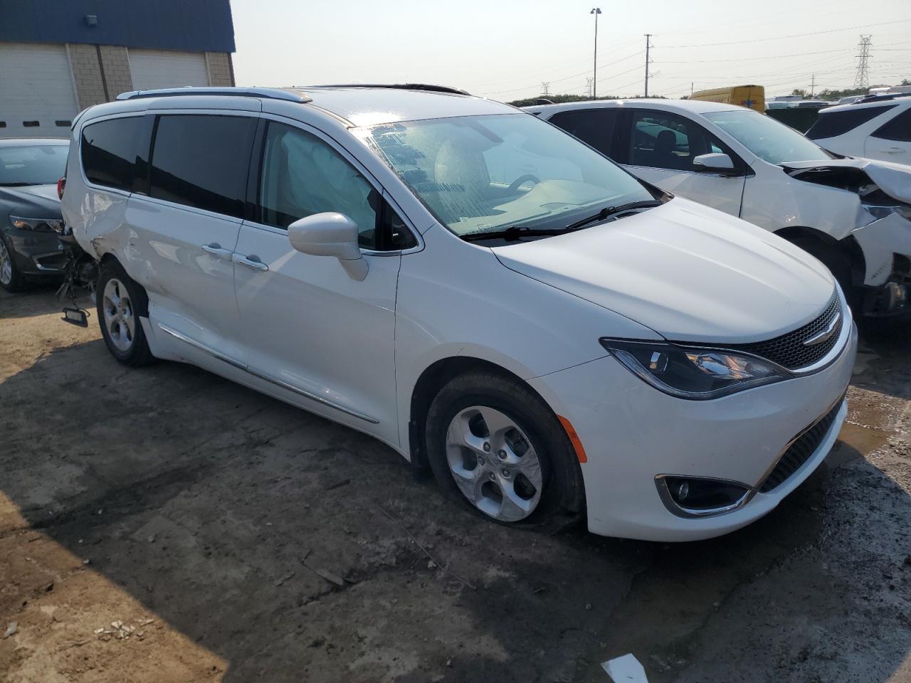 2017 Chrysler Pacifica Touring L Plus - Image 4