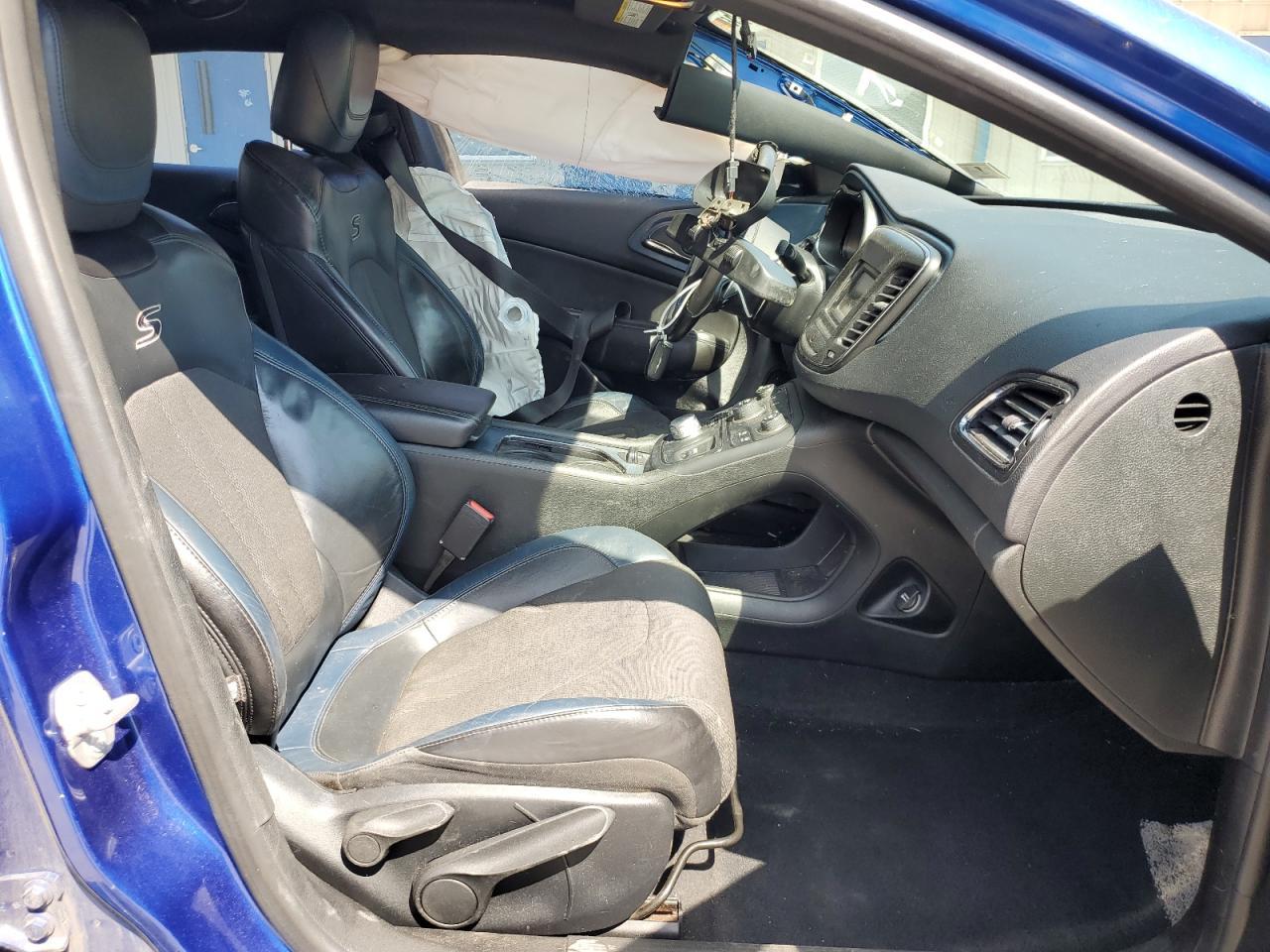2015 Chrysler 200 S - Image 7