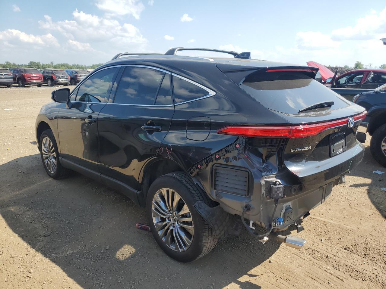 2022 Toyota Venza Le - Image 2