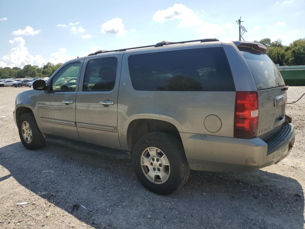 2007 Chevrolet Suburban K1500 - Image 2