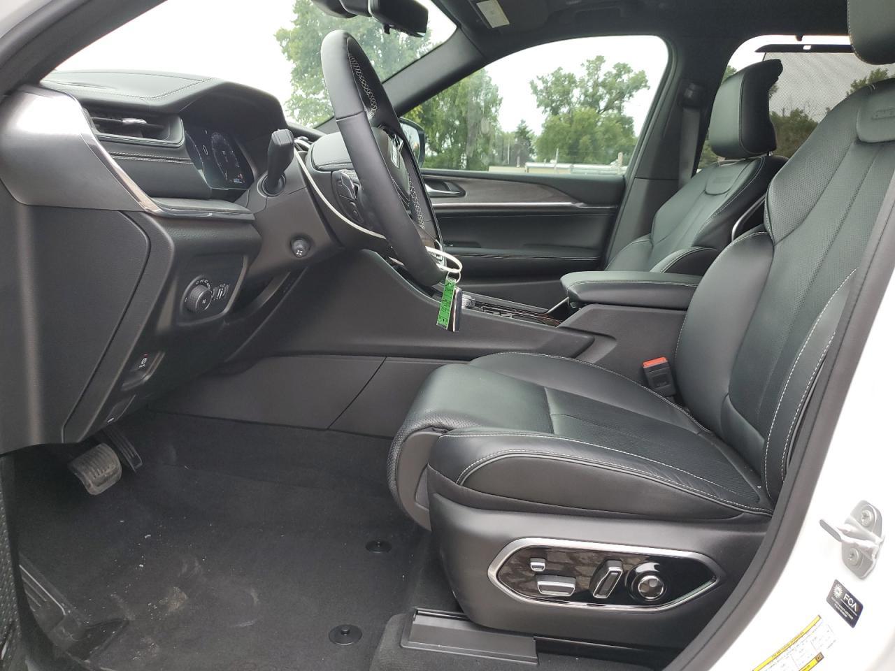 2025 Jeep Grand Cherokee L Overland - Image 7