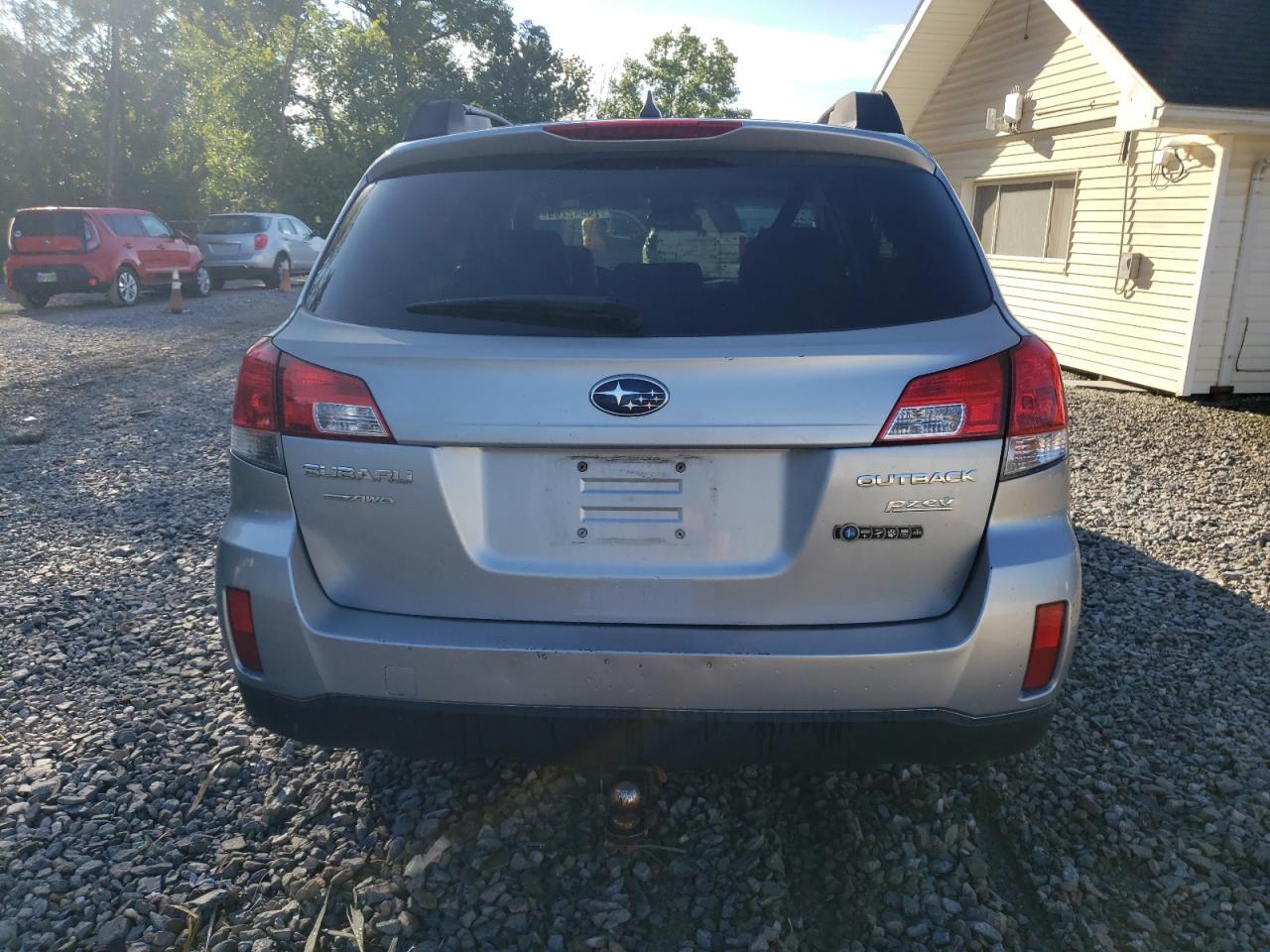 2012 Subaru Outback 2.5I Limited - Image 6