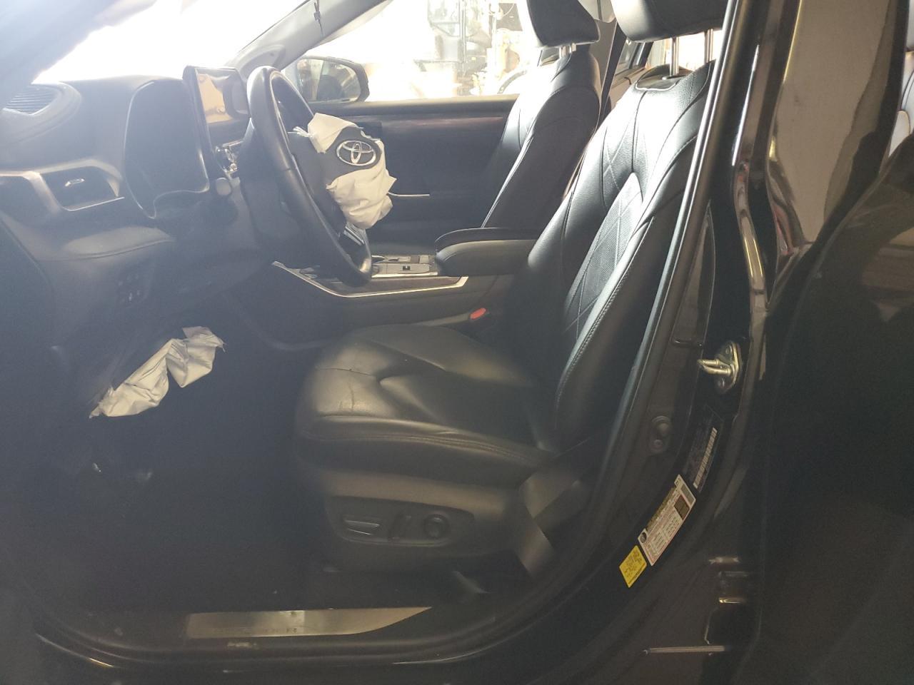 2021 Toyota Highlander Hybrid Platinum - Image 7