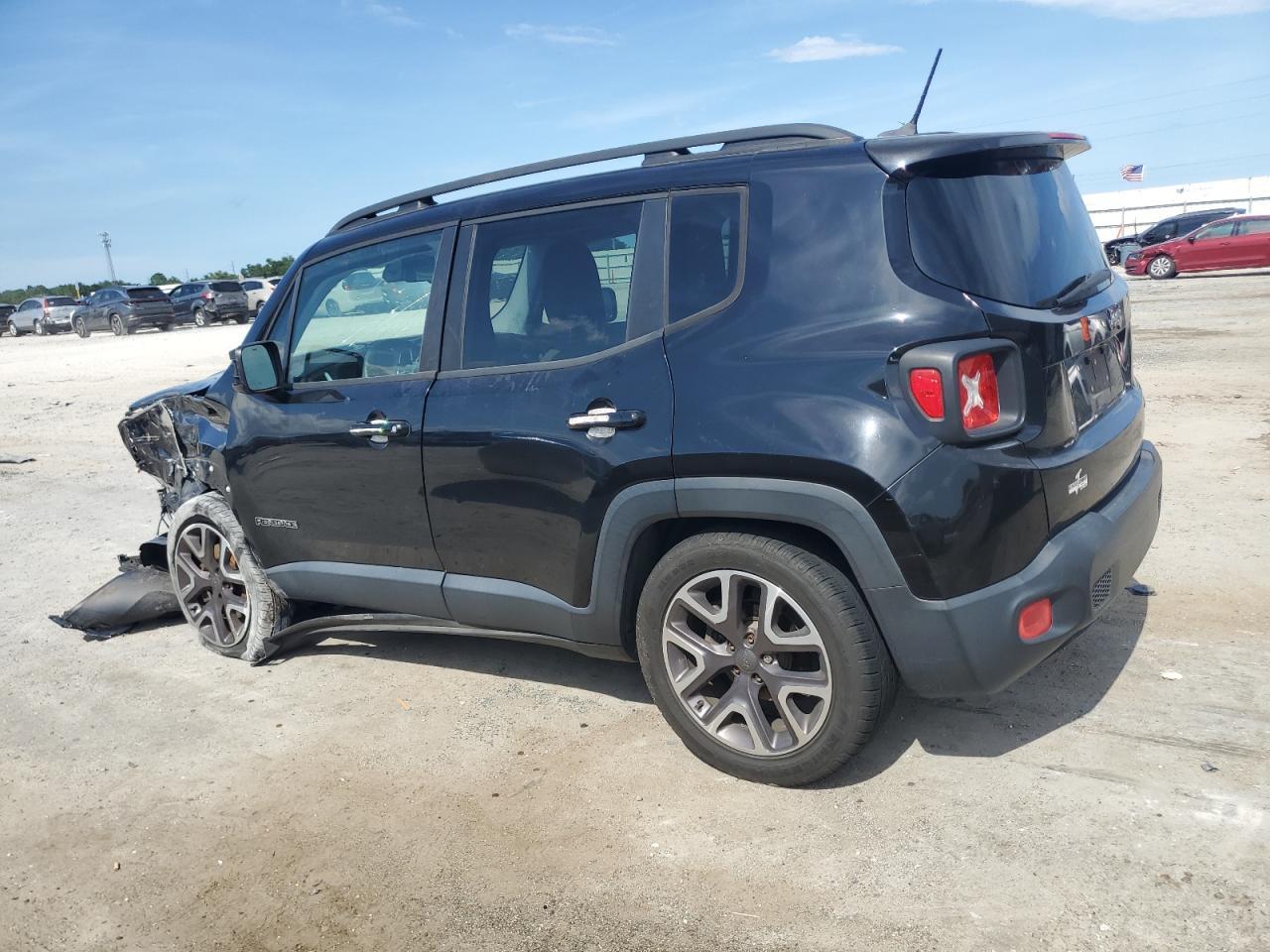 2015 Jeep Renegade Latitude - Фото 2