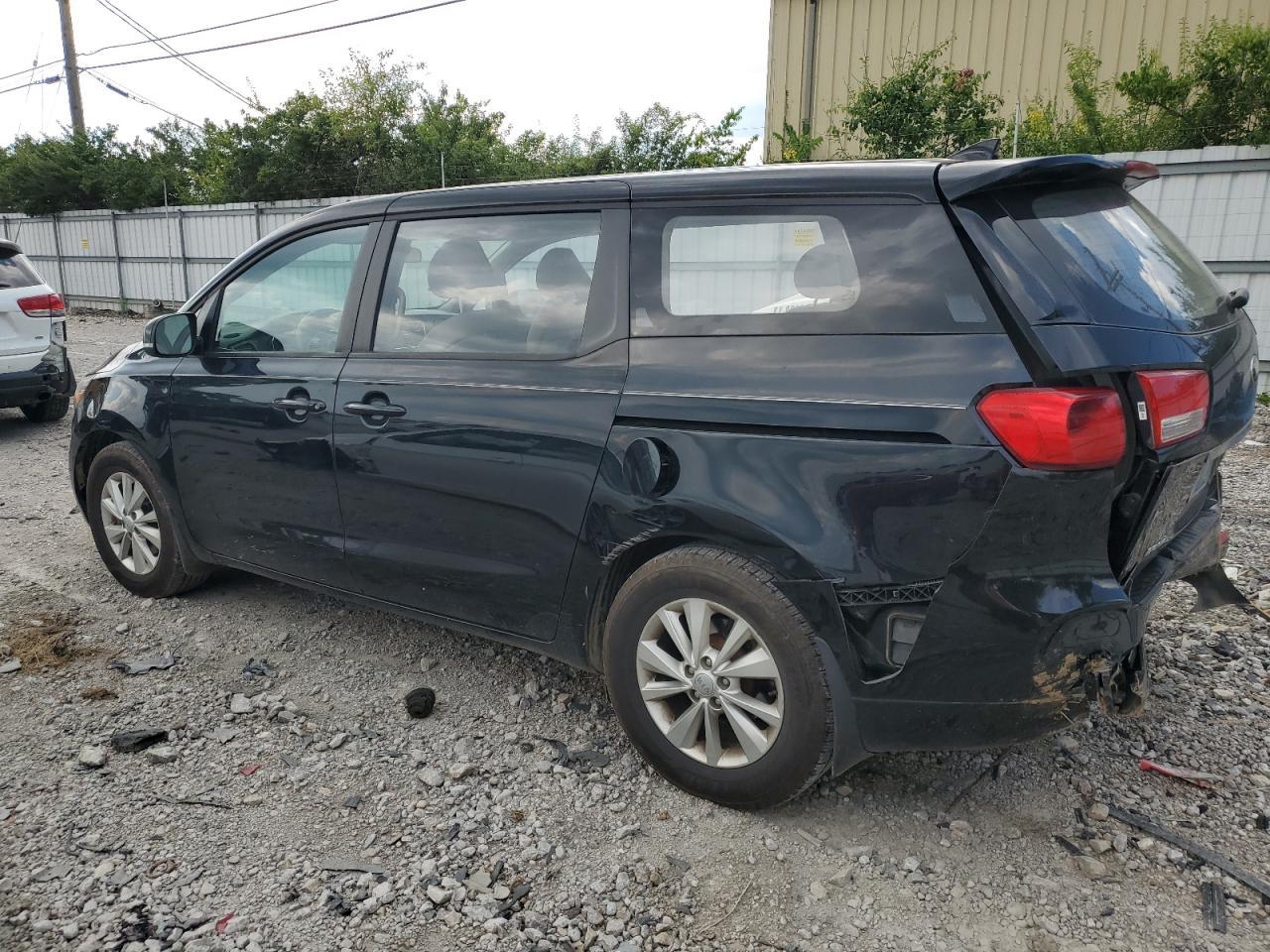 2016 Kia Sedona L - Image 2