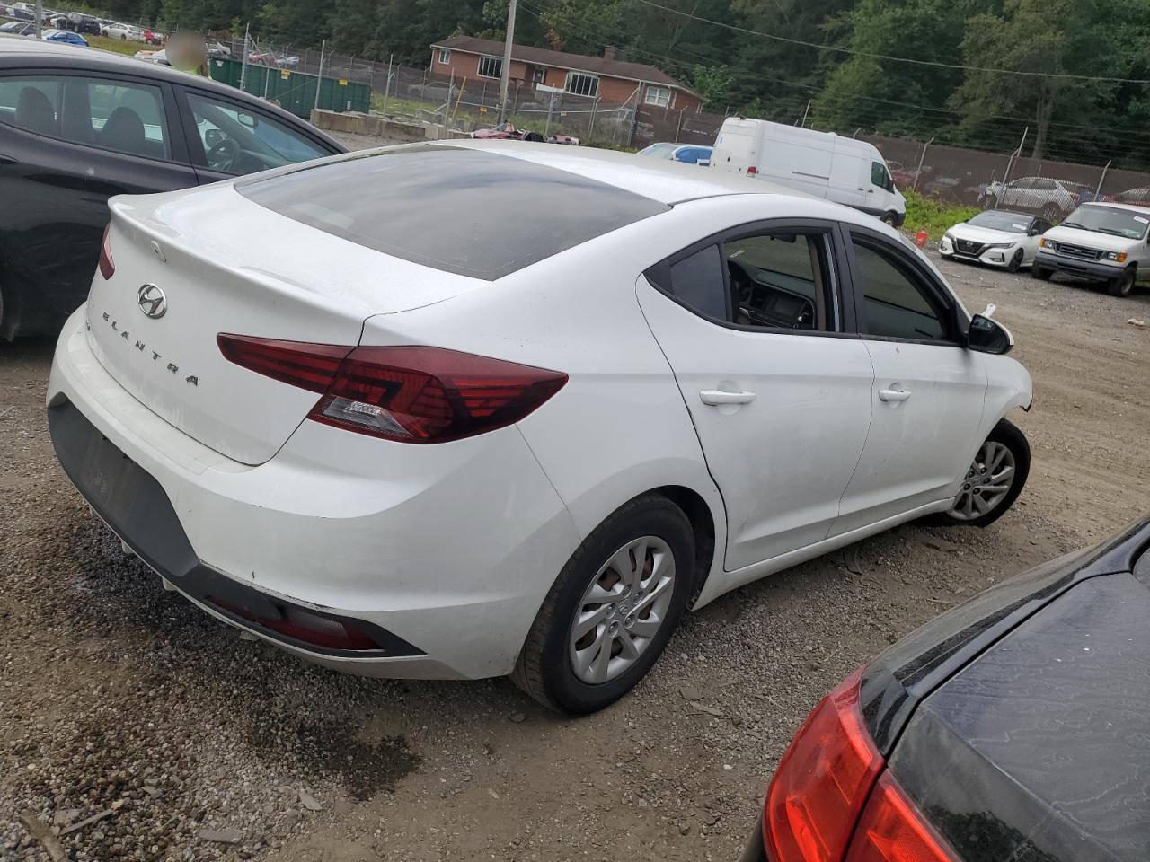 2019 Hyundai Elantra Se - Фото 3
