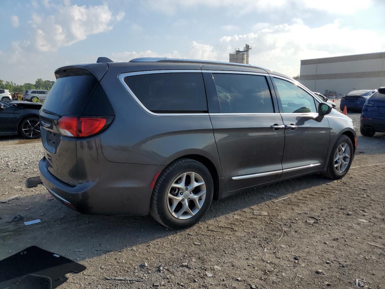 2018 Chrysler Pacifica Touring L Plus - Фото 3