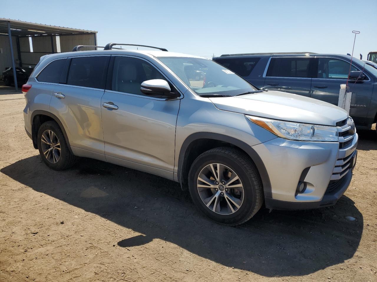 2017 Toyota Highlander Le - Image 4